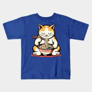 Cat eating ramen noodles Kids T-Shirt